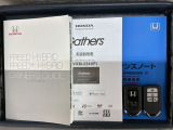 スマートキーは鍵をバッグに入れたままでもドアロックの開閉やエンジンのON・OFFができます。夜間や雨の日も鍵を探さなくて良いので便利です。