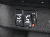 ◆両側電動スライドドア◆狭い駐車場でも乗り降りが楽々♪お子様が隣の車にドアを当ててしまう心配もございません!小さなお子様連れの方もこれで安心。
