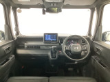 【前方視界】開放的な前方視界!運転がしやすく疲れにくいです♪窓が大きく、見通しがとっても良いおクルマですよ♪