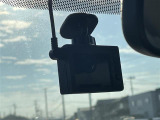 【ドライブレコーダー】映像・音声などの運転中の記録を残します。事故などを起こした起こされた時の証拠になりえますので、もしも時でも安心ですね。