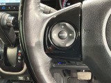 ステアリングにオーディオ操作スイッチが付いています。オーディオ画面に直接タッチしなくても操作が出来ますので、運転に集中できます。