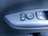 ドアミラーの鏡面の調節、格納は運転席からすべて操作できます!