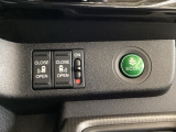 リアドアは乗り降りに便利な両側電動スライドドアです。また運転席に座っていながらスイッチ操作で自在にスライドドアを開け閉めできます。燃費に役立つECONボタンもここです。