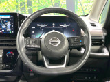 【純正革巻きステアリング】上質な革を使用することで、手にしっかり馴染みとても運転しやすいハンドルです♪