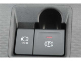 電動パーキングブレーキを搭載。スイッチ操作でパーキングブレーキを作動・解除することが可能ですので、操作の力が不要ですよ♪