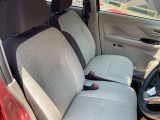 運転席まわりです。実際に座ってみて、乗り心地を体験してみてください,視界も良好です。