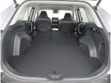 【トランクルーム】荷室の広さも十分です!シートアレンジでシートを畳めば長い荷物だって積めますね。シートアレンジの操作方法など、お気軽にご相談下さい。