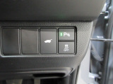パワーテールゲートの開閉、横滑りを防ぐVSA等のスイッチ類は運転席の右側、手の届きやすい位置にあります。