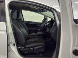 乗降がしやすい運転席。高さが調節できて小柄な方でも運転しやすいポジションをとることができます。