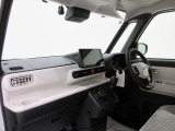 ダイハツのお店では、ダイハツ車を知り尽くしたプロフェッショナルが、専用の診断機器を使って各システムを点検しております。