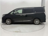 両側パワースライドドア付きだから、狭い駐車スペースなどでの 乗り降りラクラク!小さなお子さまのいるご家庭には嬉しい装備。