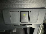 コーナーセンサーを車の前後に装備。障害物までの距離に応じて警告音を変えてお知らせ。縦列駐車時や駐車場・車庫などでの取り回しをサポートします。詳細は販売店スタッフまでおたずねください。