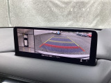 狭い場所での駐車やすれ違いなどでより的確な運転操作に役立つ360&deg;ビューモニターが装備されています。