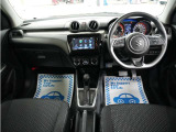 運転にかかわる様々な操作を安全に行えるように視点移動が少なく、操作性に配慮されたスイッチ類が凝縮されたコクピットです。