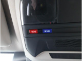 専用ボタンでコールセンターへ接続。状況に応じて緊急車両の要請やロードサービスの取次ぎを行います。重大事故の際は自動的にコールセンターにつながり、緊急車両やドクターヘリを要請します。(要申込)