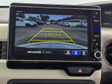 駐車時の安全確認をサポートするバックカメラも使用できます。インターナビで様々な情報を得ることもできます。