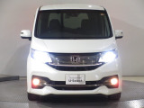 ハロゲンより明るく、より遠くまでさらなる安心感のあるLEDヘッドライトを採用。照射軸の上下方向を自動調整するオートレベリング機構、点灯忘れも防止できるオートライトコントロール機構付きです。