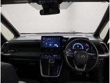 オシャレなインテリアで運転する気分も盛り上がりますよね^^