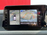 上空から見下ろしているかのような映像をディスプレイに映し出し、スムースな駐車をサポートします。画面は「トップビュー」のほか「サイドブラインドビュー」への切り換えが可能。ますます安心です
