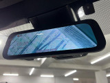 【デジタルインナーミラー】後席の大きな荷物や同乗者で後方が確認しづらい時でも安心!カメラが撮影した車両後方の映像をルームミラー内に表示。クリアな視界で状況の確認が可能です!