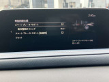 【スマート・ブレーキ・サポート】 高精度で検知できるミリ派レーダーで先行車を捕捉。走行中に、車間距離の変化に応じて警報。基準値を超えた場合に、段階的にブレーキを作動します。