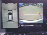 空から見下ろすような視点で、スムーズな駐車と安全確認をサポートする「アラウンドビューモニター」付です。