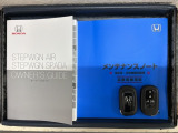 スマートキーは鍵をバッグに入れたままでもドアロックの開閉やエンジンのON・OFFができます。夜間や雨の日も鍵を探さなくて良いので便利です。