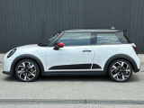 【MINI NEXT 認定中古車】安心の保証プログラムや延長保証など、MINI NEXT車両をご購入いただいたオーナーの皆様に、より快適なMINIライフを楽しんでいただくためのユニークなサービスをご用意しております。