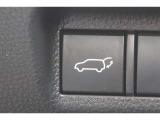 後ろが狭くてもサッと積める。途中で止められる安心のバックドア。後ろの駐車スペースが狭い時に重宝しますよ♪