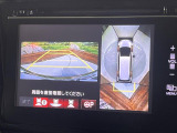 【マルチビューカメラシステム】専用のカメラにより、上から見下ろしたような視点で360度クルマの周囲を確認することができます☆死角部分も確認しやすく、狭い場所での切り返しや駐車もスムーズに行えます。