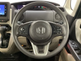 ハンドルにHondaセンシング系のクルーズコントロールやレーンキープアシストなどのスイッチと、オーディオの操作スイッチが装備されています。ハンドルから手を離さず安全に操作できます。