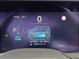元試乗車 走行2,572キロ/走行用バッテリー残12セグ。※タッチの差で他のお客さまによる商談・成約済となる事がございます。掲載車へのお問い合わせや来店予約等ご相談お待ちしております。