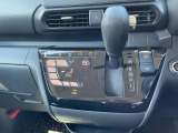 電動パーキングブレーキ!オートホールド機能で停止中も楽々ですね。