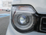 夜間走行時もLEDヘッドライトが明るく安全に前方を照らします。雨の日なども視界が良いのでストレスが軽減されますよ。対向車からも見えやすいので相手に接近を知らせることができますね。