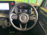 インテリアに合わせたデザインのステアリングは、運転される方のことも考え、運転しやすい形状、大きさです。是非一度、実際に触ってお確かめください。
