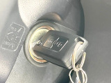 【キーレス】少し離れた場所からでもボタン一つでドアの開錠・施錠ができるのでとっても便利!ドアの鍵穴周りに傷をつけることもありません♪