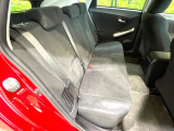 後部座席も気になるようなキズ・汚れやへたり等、大きなダメージはなく、良好な状態です。