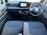 前席内装の全体像です。是非実車をご覧にお越し下さい。