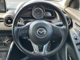 インテリアに合わせたデザインのステアリングは、運転される方のことも考え、運転しやすい形状、大きさです。是非一度、実際に触ってお確かめください。