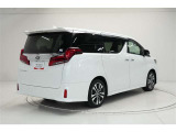 後続車から視認性の良いストップランプの配置で追突抑制になります。