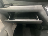 助手席側に引き出しあります☆小物の収納に便利に使えます♪