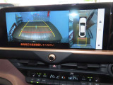 バックガイドモニターで、後方を確認しながら安心して駐車することができます。運転初心者も熟練者も必須の機能ですよ!