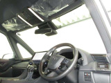 見通しのよいすっきりとした視界で、誰でも運転しやすいです。運転のしやすさは疲れにくさにも繋がりますよ♪