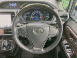 【純正革巻きステアリング】上質な革を使用することで、手にしっかり馴染みとても運転しやすいハンドルです♪