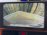 【バックカメラ】駐車時に後方がリアルタイム映像で確認できます。大型商業施設や立体駐車場での駐車時や、夜間のバック時に大活躍!運転スキルに関わらず、今や必須となった装備のひとつです!