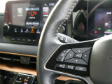 ナビの音量など車両情報を手元で操作できるハンドルスイッチ付き。