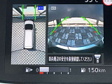 アラウンドビューモニター。前後左右の4つのカメラで車を上から見たような映像をナビ画面に映すので人や物を確認できとても安全です。