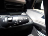 ハイビームアシスト機能が装備されており対向車が接近すると自動的にロービームに切り替えてくれる便利な機能になっております♪