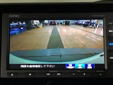 【バックカメラ】運転が苦手な方も車庫入れラクラクです!ギアをリバースに入れれば自動的に切り換わりますので、面倒な操作は不要です♪狭い駐車場もお車を傷つけず安心ですね!