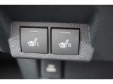運転席と助手席はシートヒーター装備!エアコンに比べて暖まるスピードが速いので冬でも快適に過ごせます♪冷え症で悩まれている方にも◎また、エアコンに比べて車内の空気が乾燥しにくいのも、嬉しいポイントです!